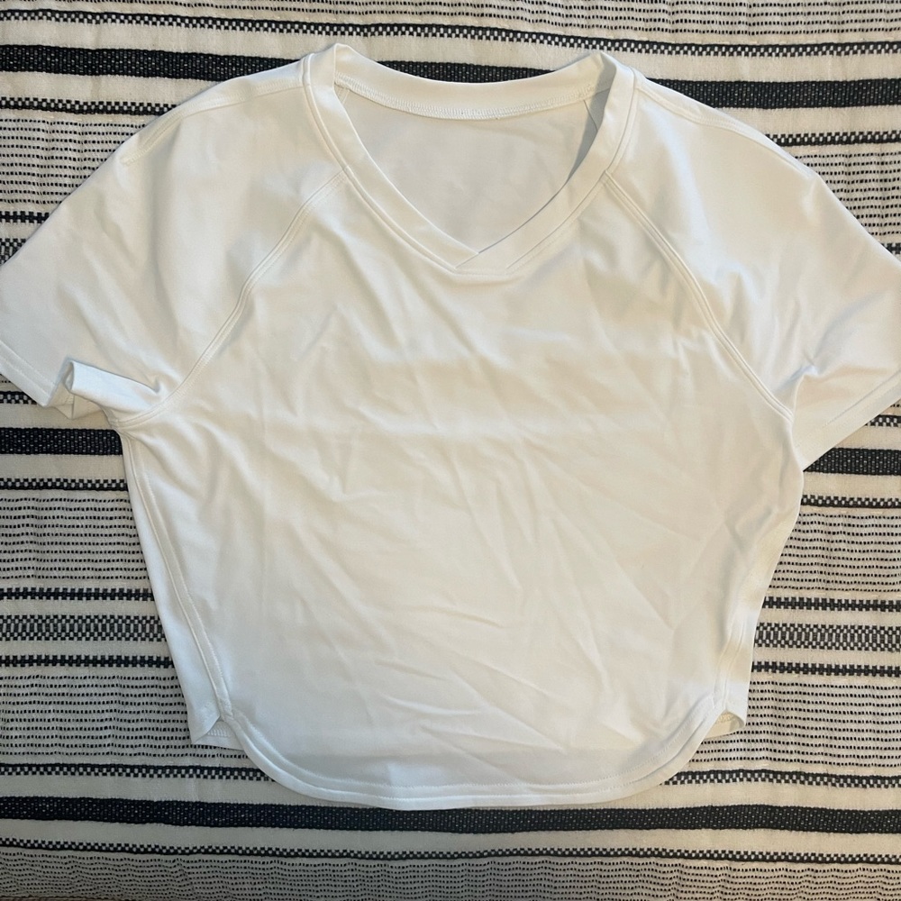 NWOT lululemon Nulux Tennis Short Sleeve Shirt. Size 6